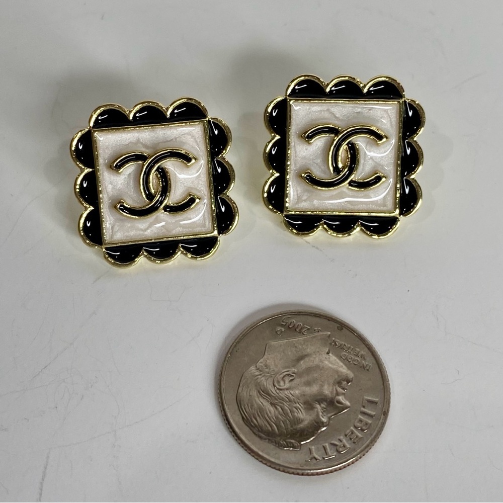 Earrings cream, black and gold tone